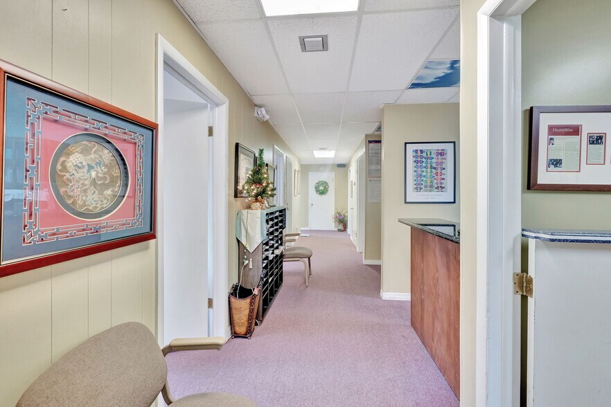 More Photos Of 2889 10th Ave N, Lake Worth Medical For Lease