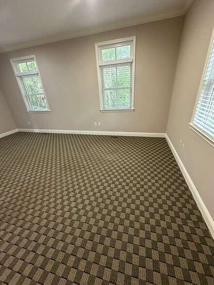 More Photos Of 10 Pinckney Colony Rd, Bluffton Office For Lease