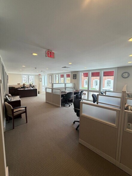 More Photos Of 18A Church St, Guilford Office For Lease