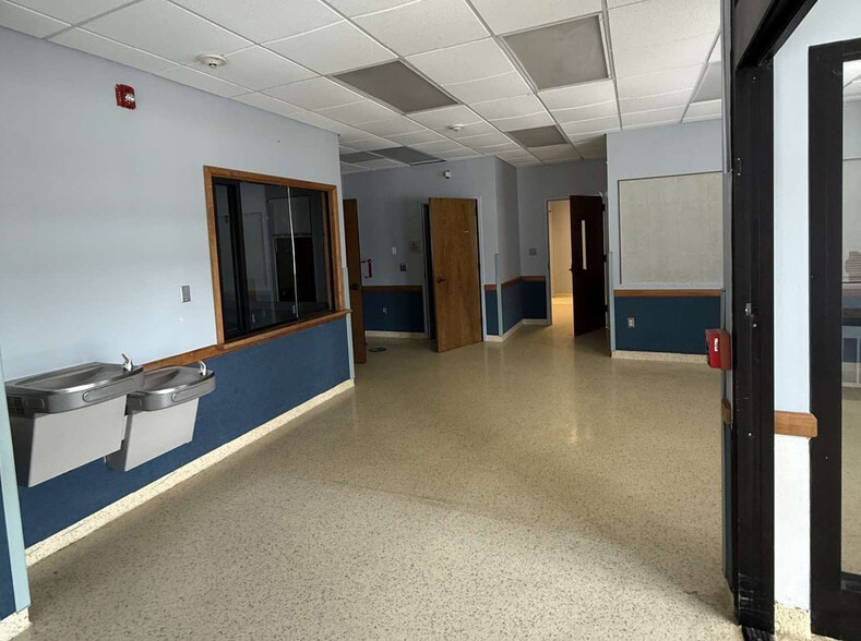 More Photos Of 305 River Dr, LaFollette Medical For Sale
