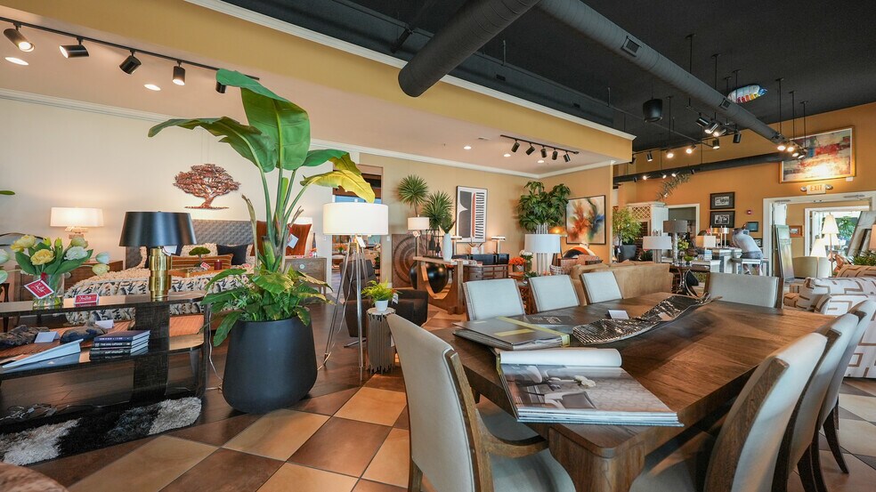 More Photos Of 2265 Bagnell Dam Blvd, Lake Ozark Office For Sale