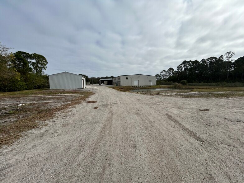 More Photos Of 1060 Cox Rd, Cocoa Warehouse For Lease
