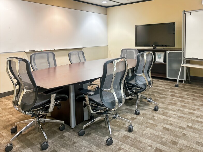 More Photos Of 10180 101 St NW, Edmonton Coworking Space