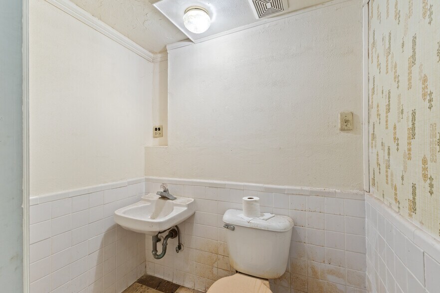 More Photos Of 421 E Santa Clara St, San Jose Storefront Retail Office For Sale