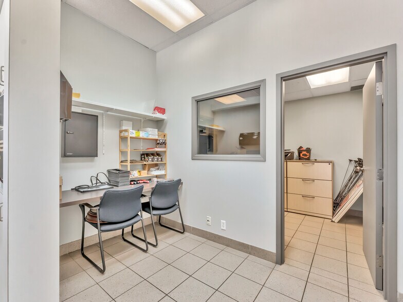 More Photos Of 1276 Trans Canada Way SE, Medicine Hat Showroom For Sale