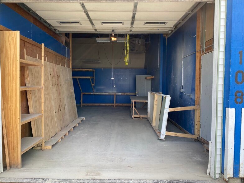 More Photos Of 649 Childs St, Wheaton Warehouse For Lease