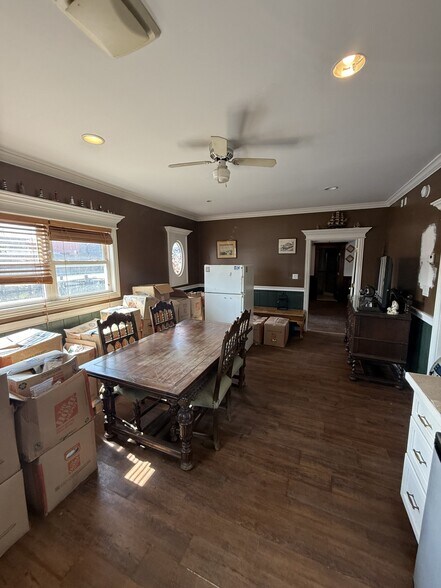 More Photos Of 9 Degnon Blvd, Bay Shore Office For Sale