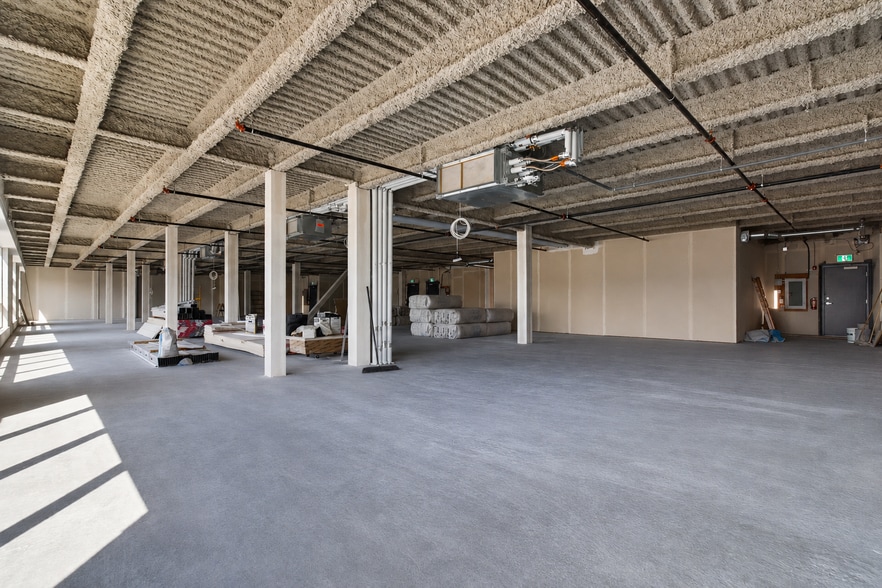 More Photos Of 198 Nolanridge Cres NW, Calgary Office For Sale
