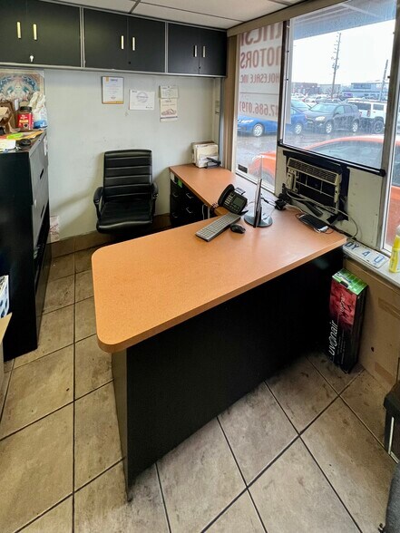 More Photos Of 7 Hansen Rd, Brampton Warehouse For Sale