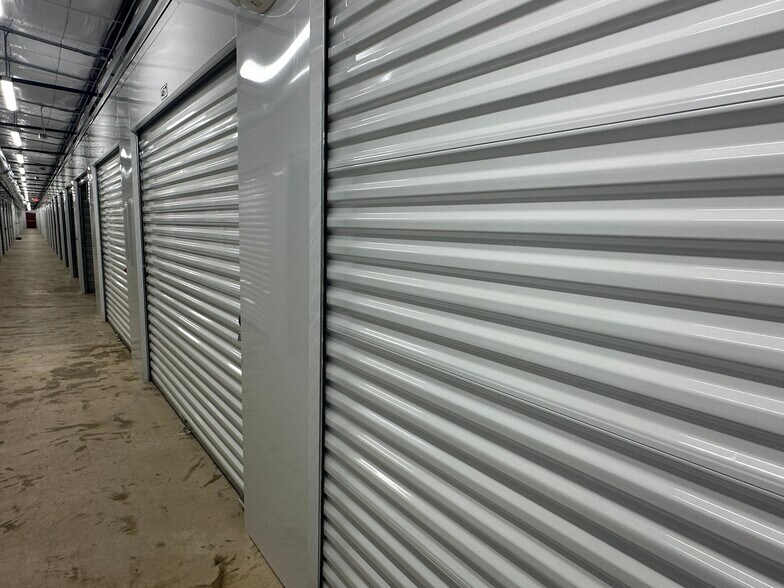 More Photos Of 2195 E Cherry St, Paris Self Storage For Sale