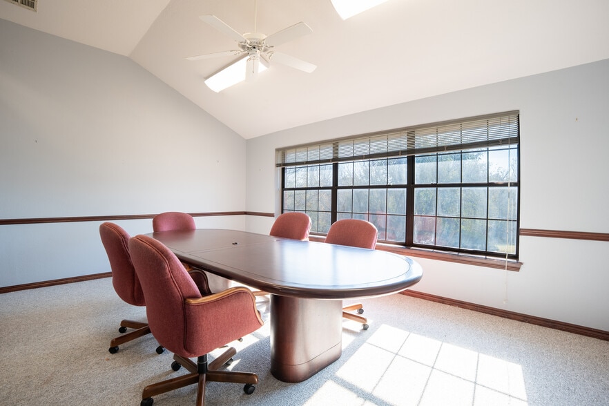 More Photos Of 1900 E 15th St, Edmond Office For Sale