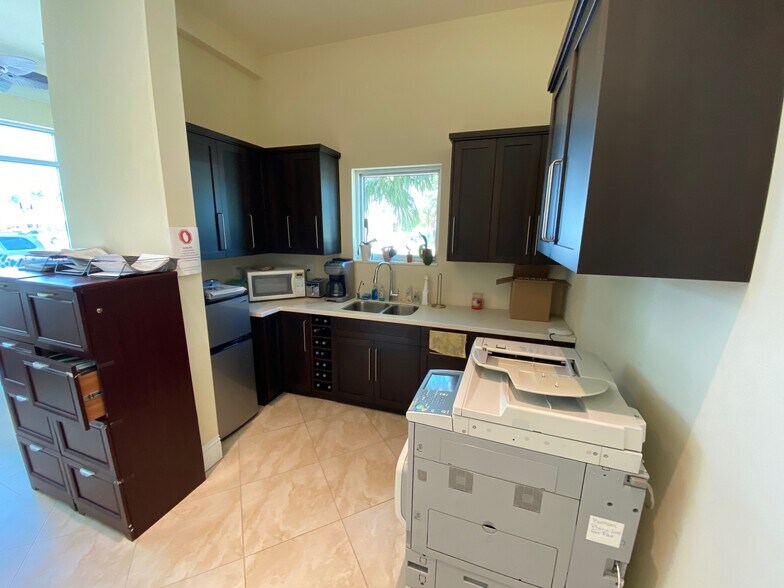 More Photos Of 9141 Overseas Hwy, Marathon Office For Lease