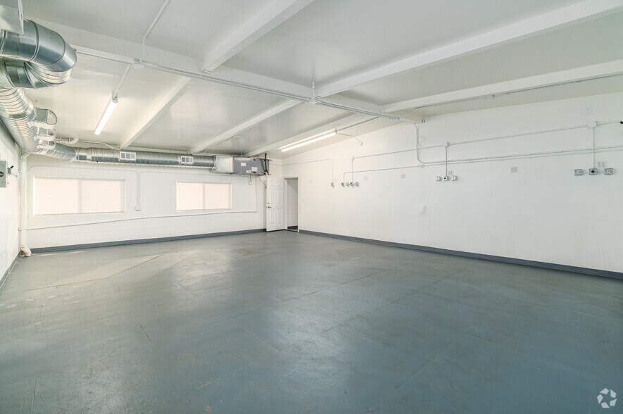 More Photos Of 8212-8214 San Fernando Rd, Sun Valley Light Distribution For Sale