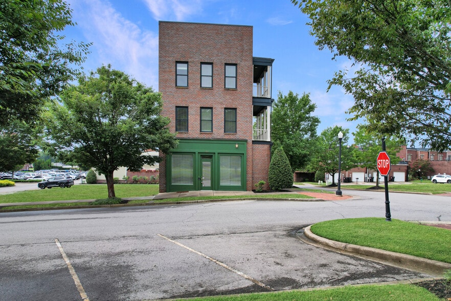 More Photos Of 208 Centre St, Pleasant View Office For Sale