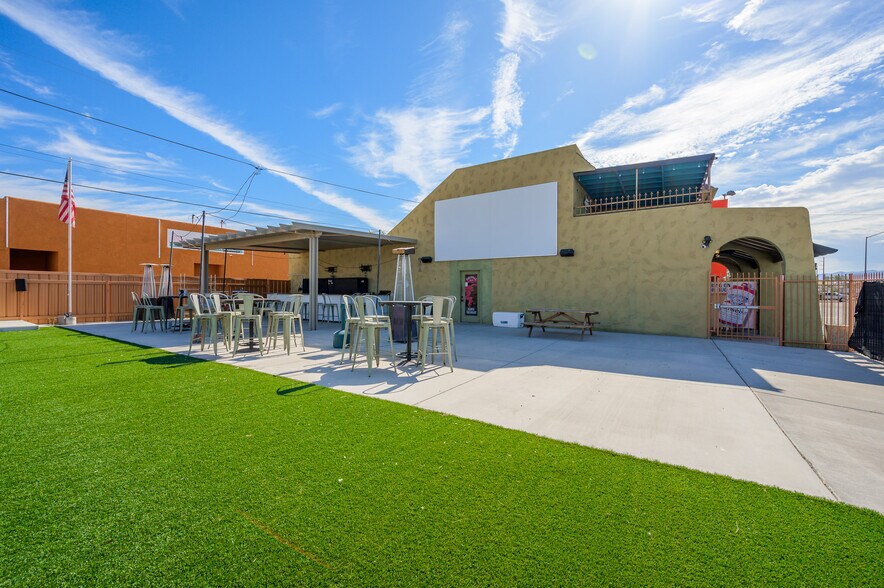 More Photos Of 877 Hancock Rd, Bullhead City Bar For Sale