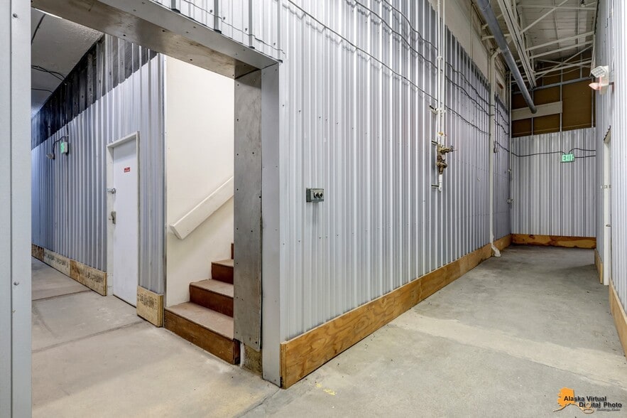 More Photos Of 814 W Northern Lights Blvd, Anchorage Self Storage For Sale