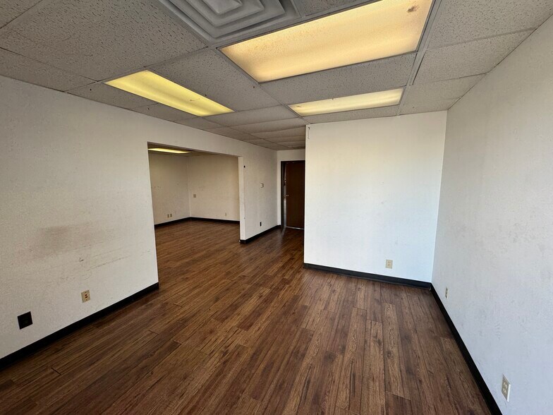 More Photos Of 10826 E Newton Pl, Tulsa Service For Lease