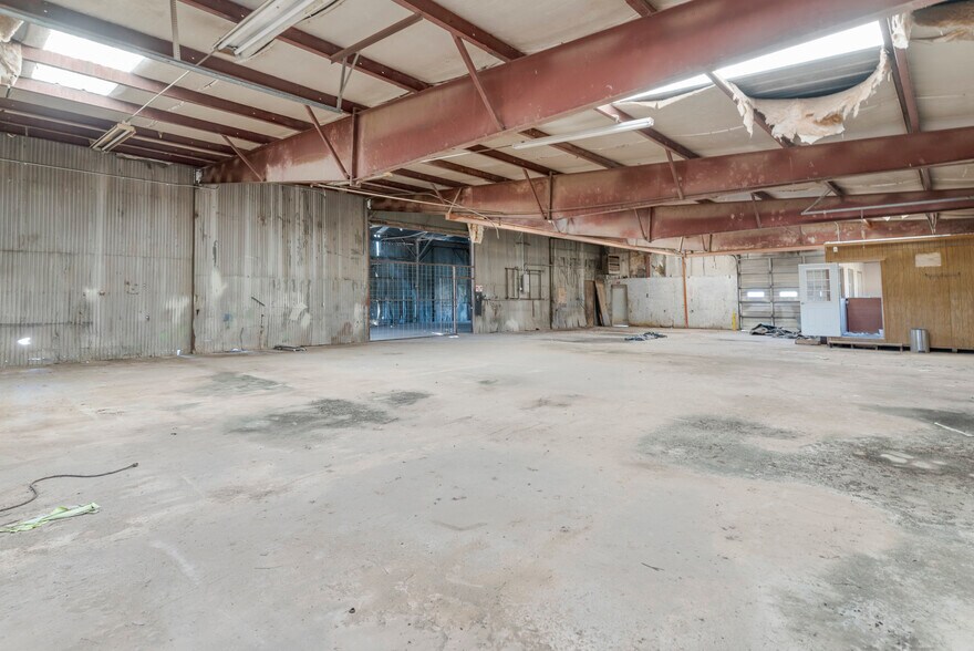 More Photos Of 600 W Cherry St, Cushing Warehouse For Lease