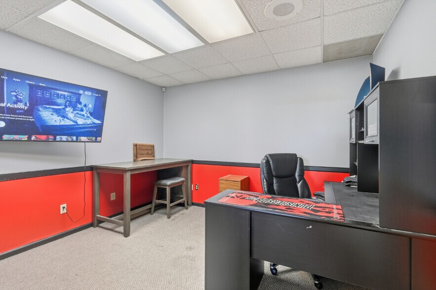 More Photos Of 25 S Lexington Springmill Rd, Mansfield Freestanding For Sale