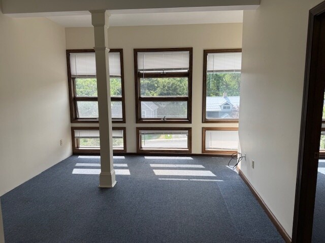 More Photos Of 21 Mohawk Trl, Greenfield Unknown For Lease