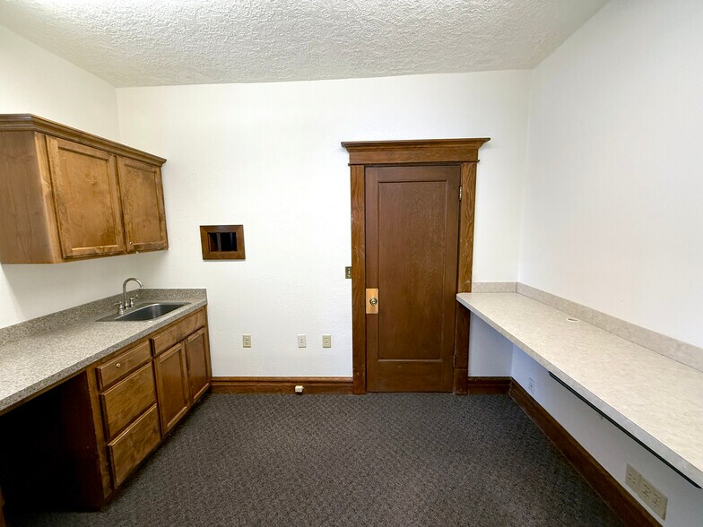 More Photos Of 1535 State St, Salem Medical For Sale