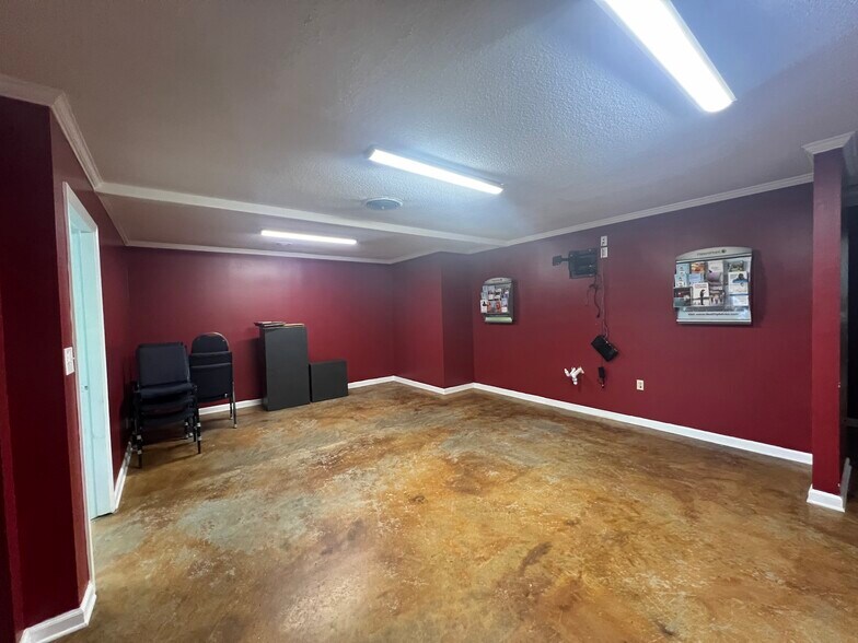 More Photos Of 100 Chickadee Ave, Middleton Office For Sale