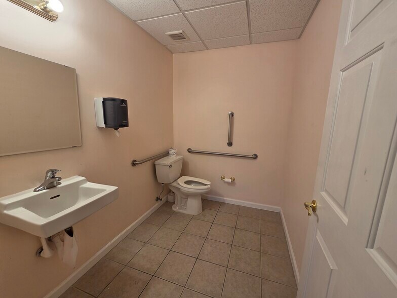 More Photos Of 551 Newman Springs Rd, Lincroft Office Residential For Lease