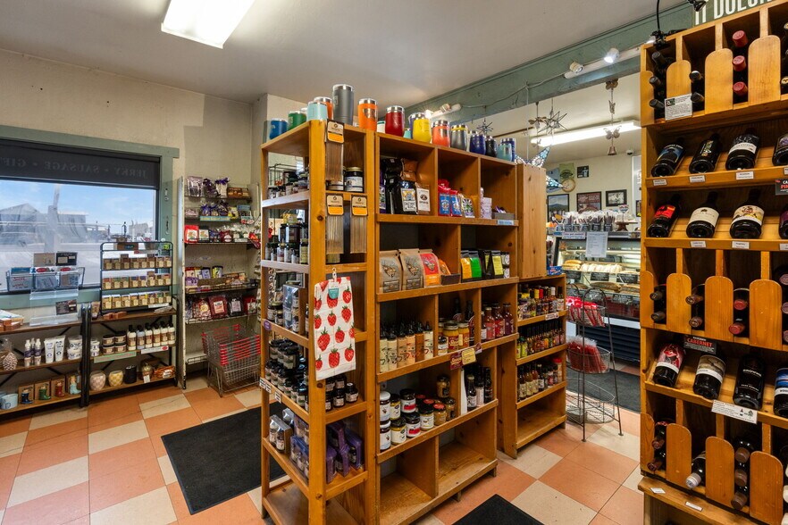 More Photos Of 6410 Jackrabbit Ln, Belgrade Storefront For Sale