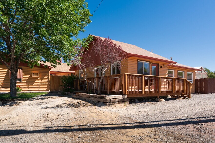 More Photos Of 1624 E Main St, Montrose Hotel For Sale