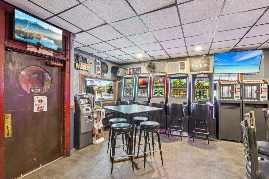 More Photos Of 6218 S 27th St, Milwaukee Restaurant For Sale