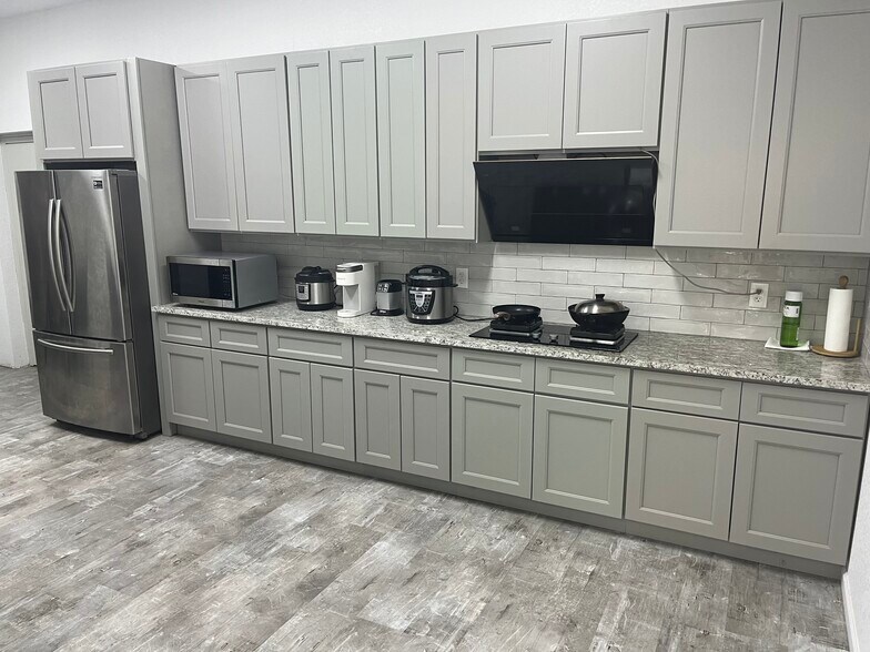 More Photos Of 8413 Calibration Court, College Station Warehouse For Lease