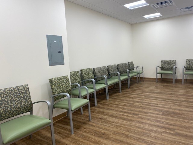 More Photos Of 500 Park Ave, Manalapan Township Medical For Lease