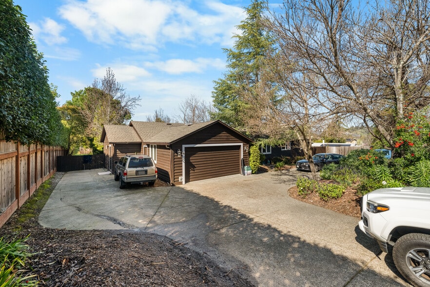 More Photos Of 8 Circle Rd, San Rafael Rehabilitation Center For Sale