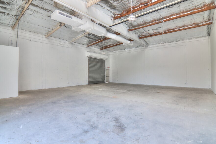 More Photos Of 3860 E Main St, Ventura Freestanding For Lease