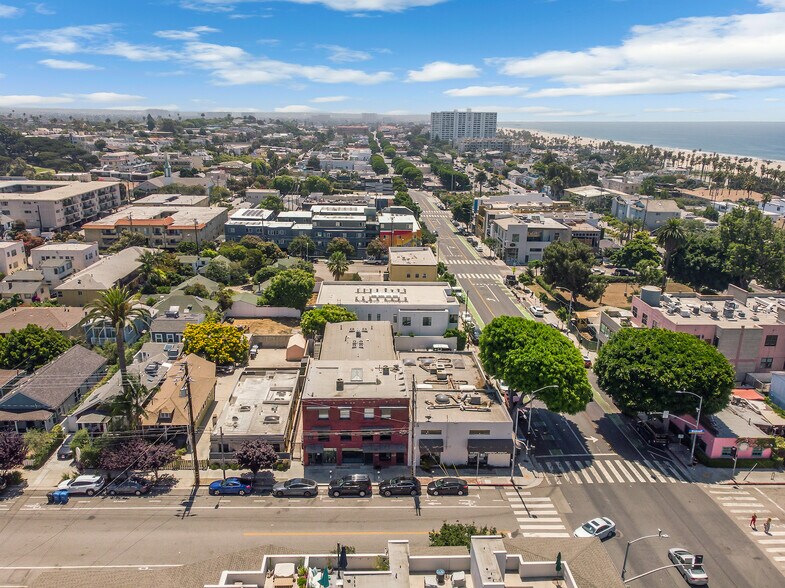 More Photos Of 2101 Main St, Santa Monica Storefront Retail Office For Lease