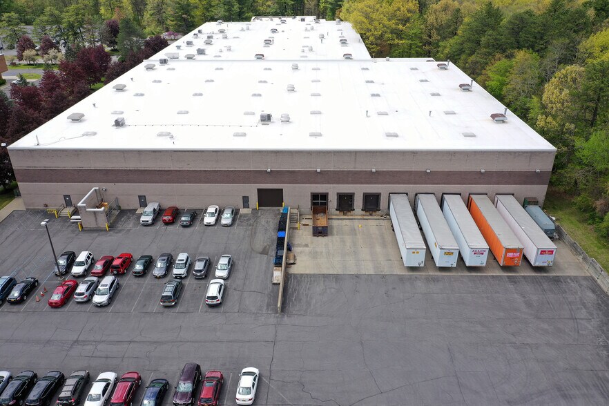 More Photos Of 38 Corporate Cir, Albany Distribution For Lease