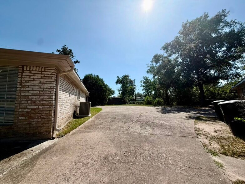 More Photos Of 7315 Housman, Houston Specialty For Sale