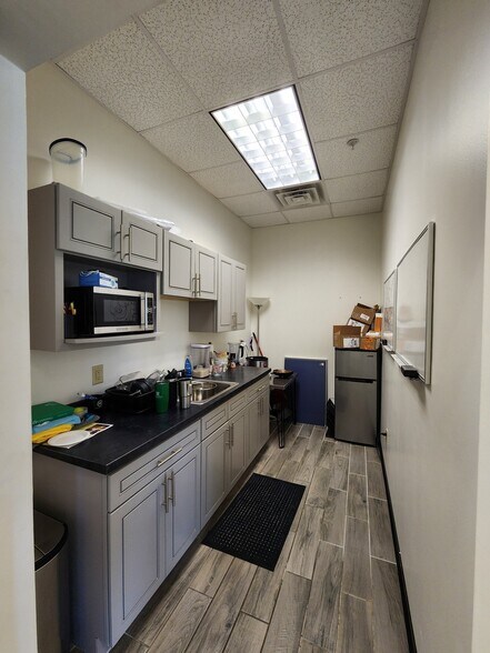 More Photos Of 10520 N Baehr Rd, Mequon Light Manufacturing For Lease