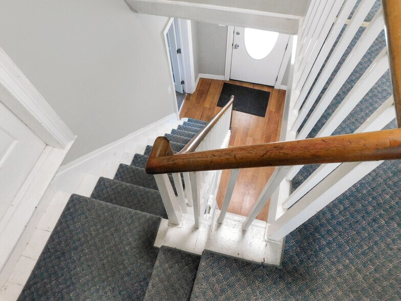 More Photos Of 122 E Main St, Rockton Office For Lease
