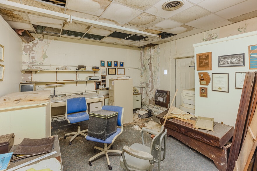 More Photos Of 217 W Lamar St, Americus General Retail For Sale