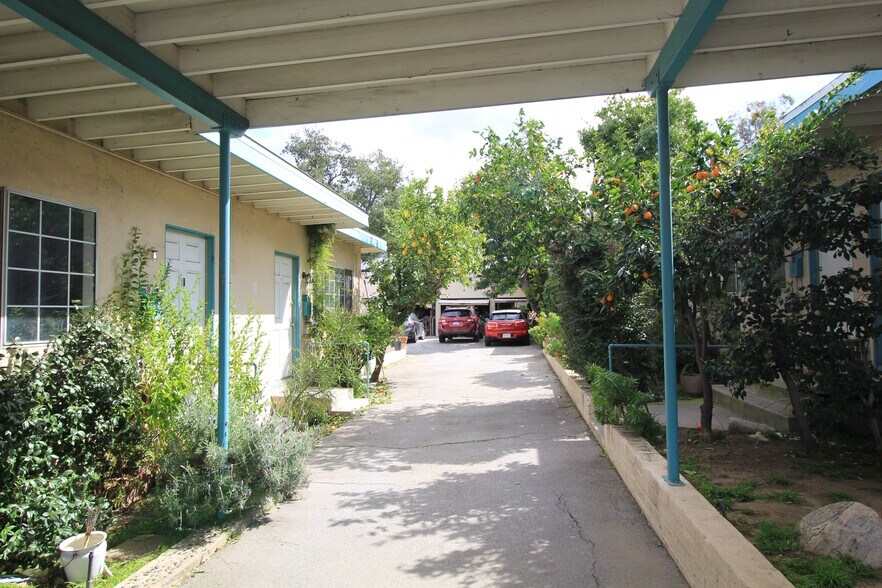 More Photos Of 10438 Scoville Ave, Sunland Apartments For Sale
