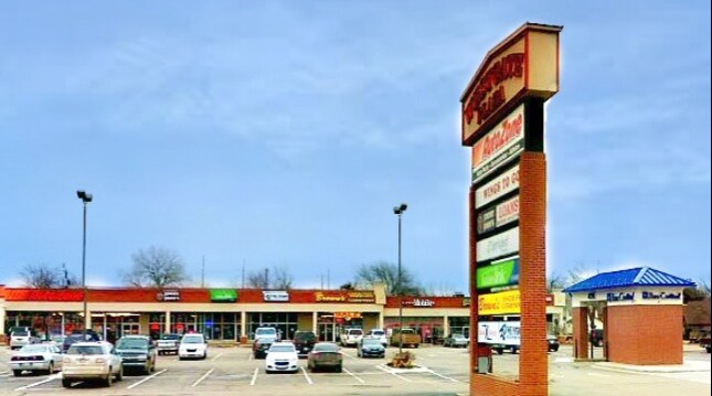 More Photos Of 2310-2320 W Owen K Garriott Rd, Enid Storefront For Lease