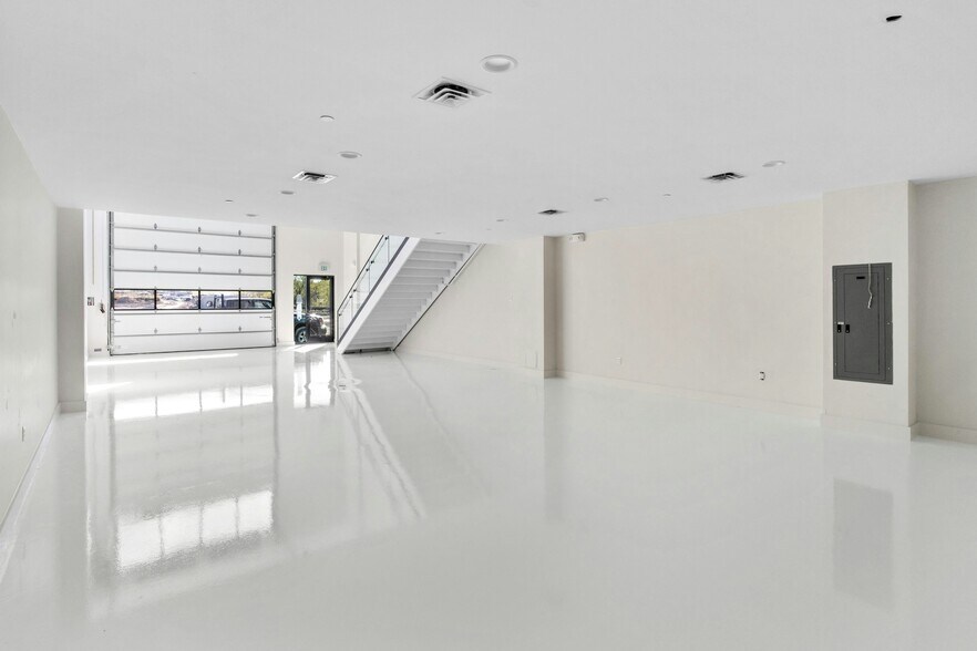 More Photos Of 8001 Circuit of the Americas Blvd, Del Valle Showroom For Sale