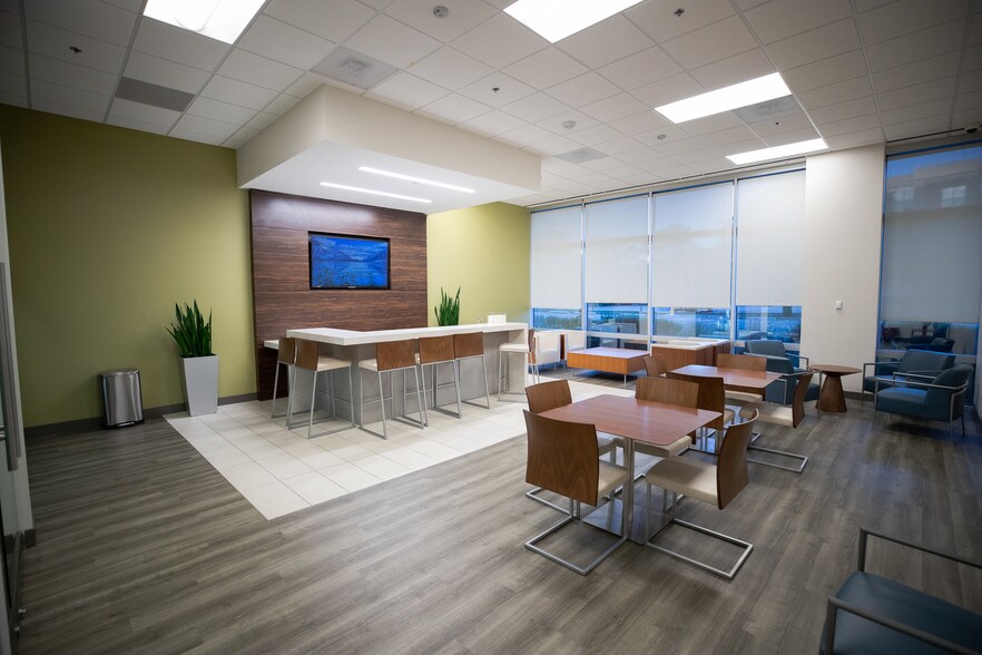 More Photos Of 122 W John Carpenter Fwy, Irving Coworking Space