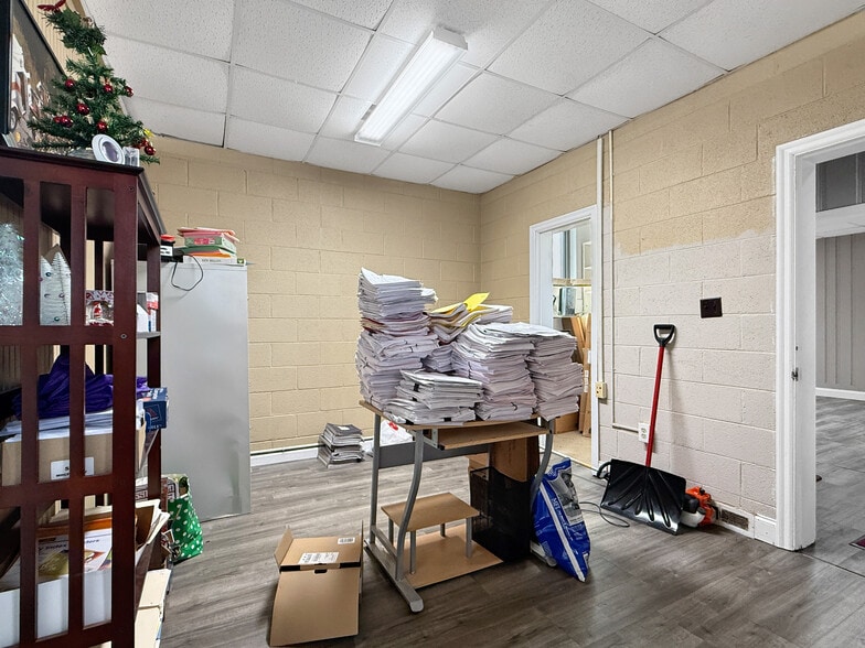 More Photos Of 109 W Atlantic St, South Hill Storefront Retail Office For Sale