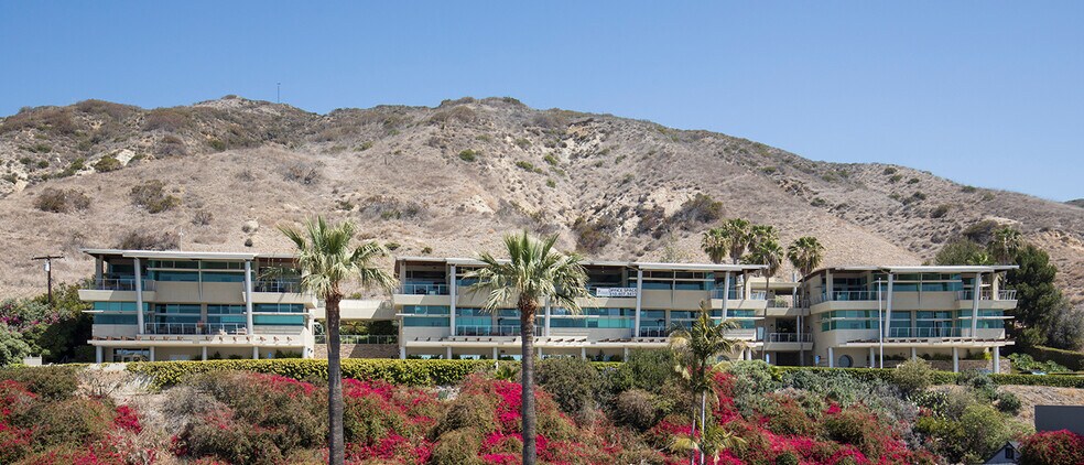 More Photos Of 22619 Pacific Coast Hwy, Malibu Loft Creative Space For Sale