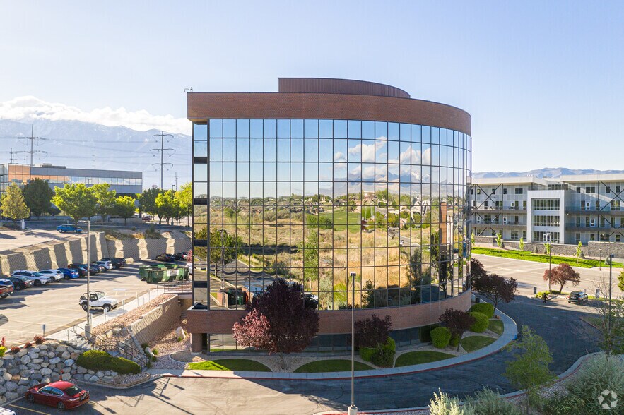 More Photos Of 406 W South Jordan Pky, South Jordan Office For Lease