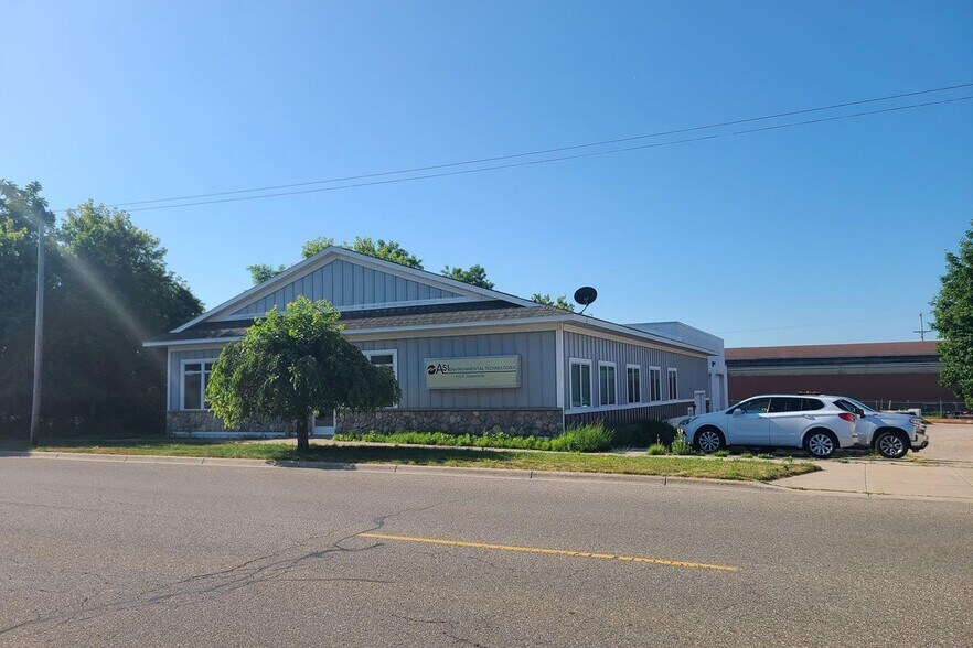More Photos Of 410 E Dowland St, Ludington Flex For Sale