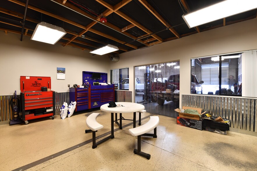More Photos Of 21461 N 78th Ave, Peoria Manufacturing For Lease