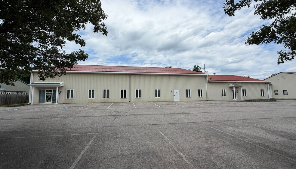 More Photos Of 1407 Mill Race Dr, Salem Showroom For Lease